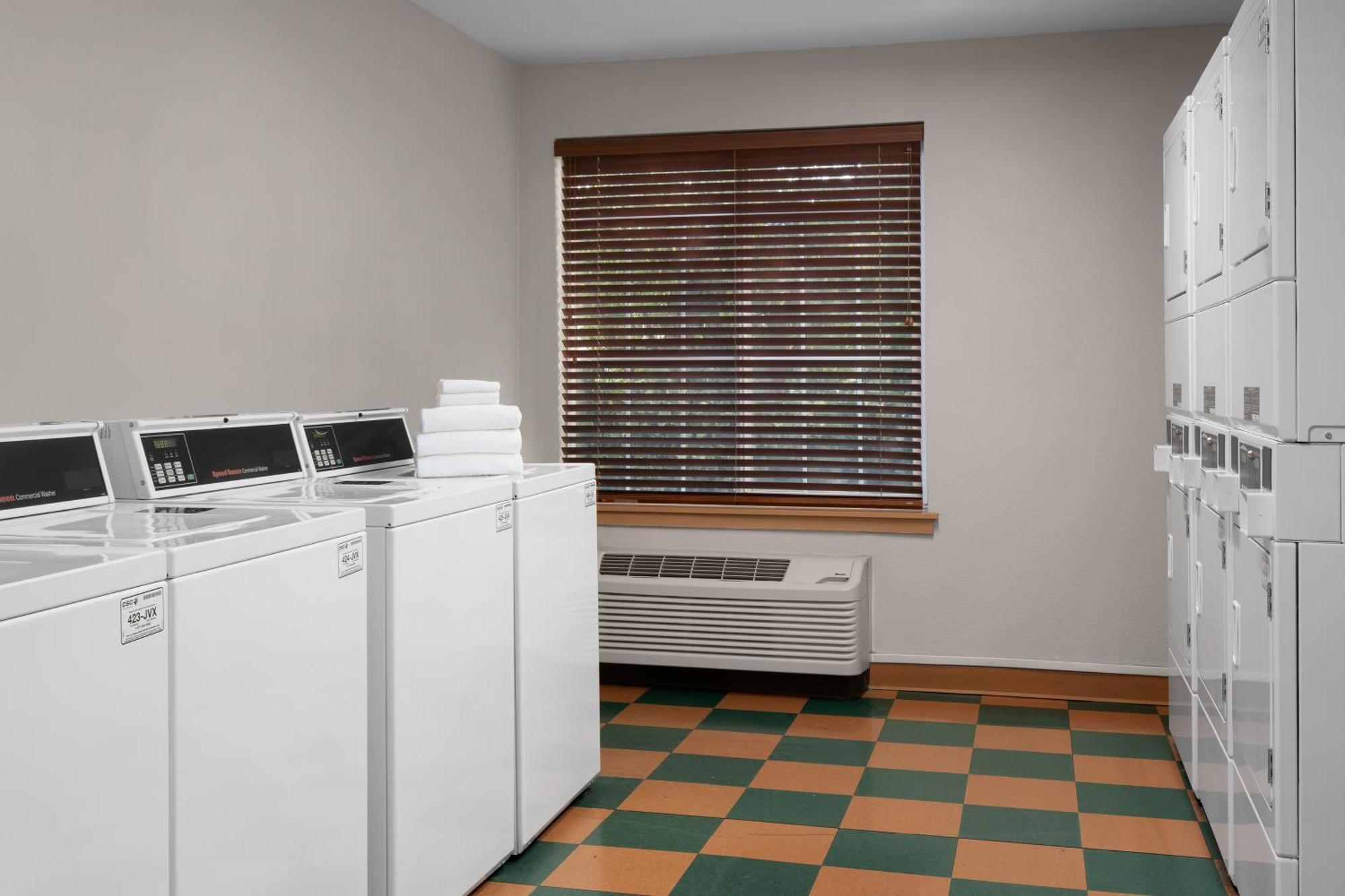 Larkspur Landing Extended Stay Suites Bellevue Esterno foto
